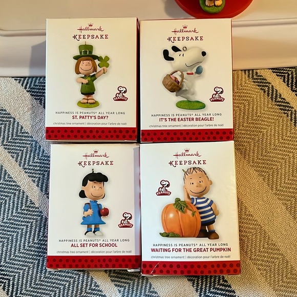 *Peanuts 12 Months of Fun* Collection - Picture 5 of 14